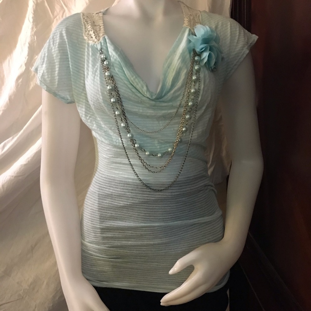 🆕 January 7 Green Top with Fashion Jewelry-Large